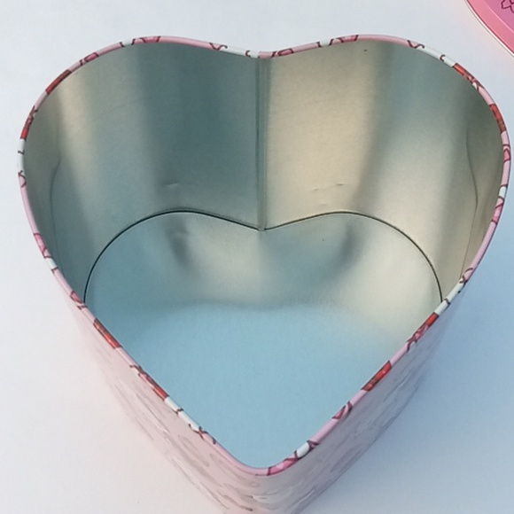 Hello Kitty Heart Shaped Tin - Picture 12 of 16
